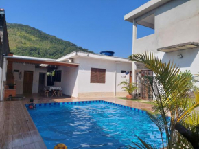 Casa com piscina próximo a Maranduba